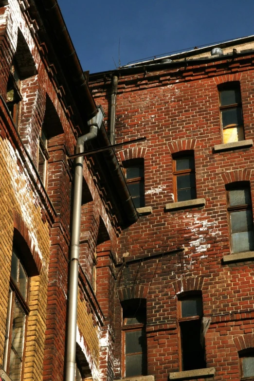 a red brick building and traffic lights are in front