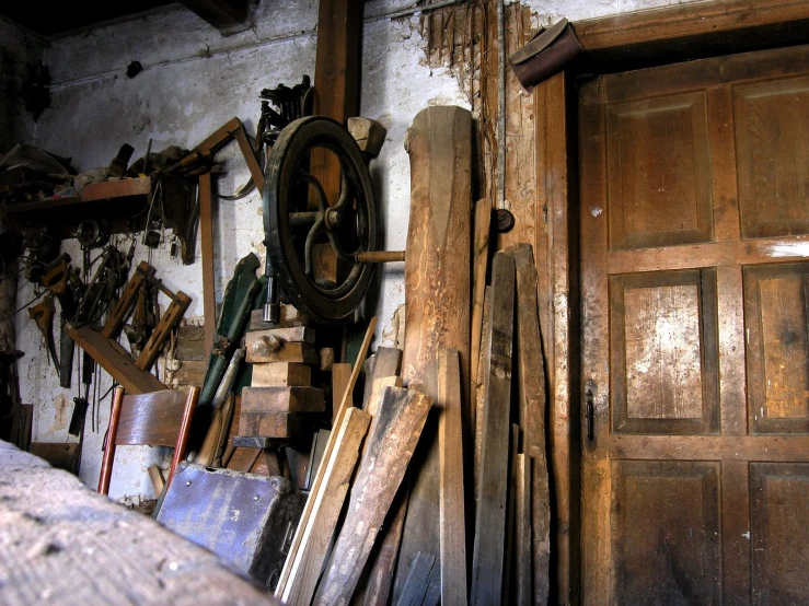 this is a picture of some woodworking tools