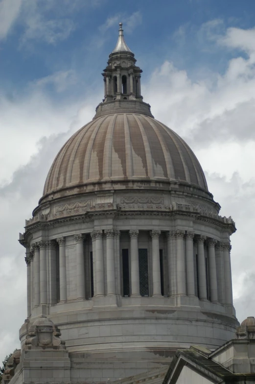 the top of an old government building is shown