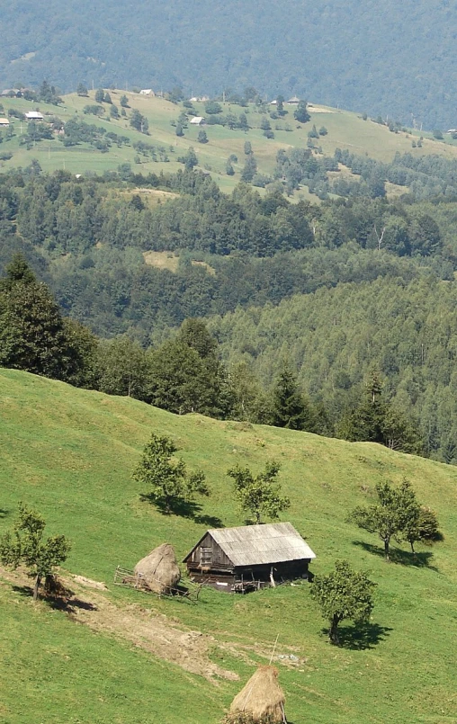 there is a barn in the middle of a mountain