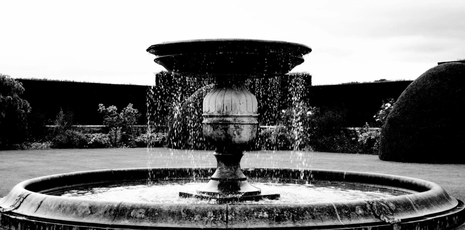 a black and white po of a water fountain in the dark
