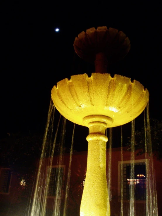 a water fountain that looks like a drapula