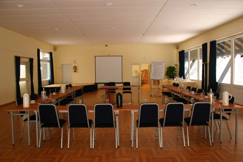 an image of a class room setting that is empty