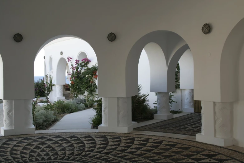 the arches in the archways have been painted with black and white marble