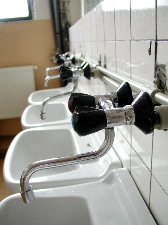 a row of sinks lined up against a wall