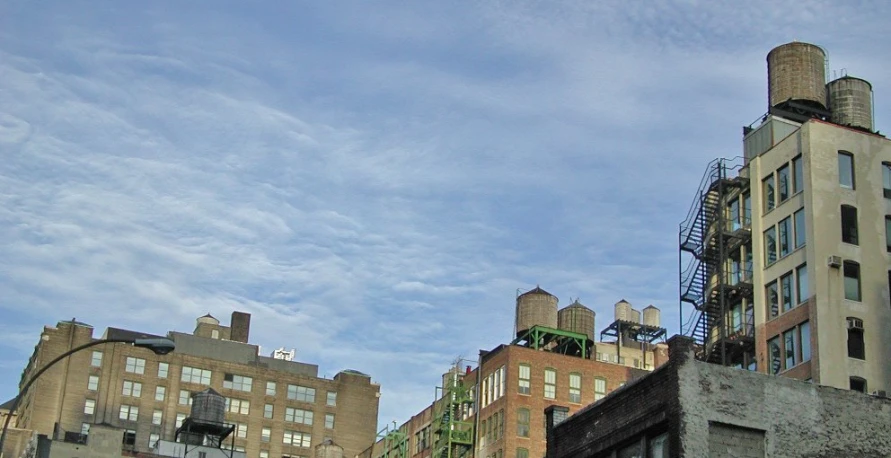 a large building that has some windows on it