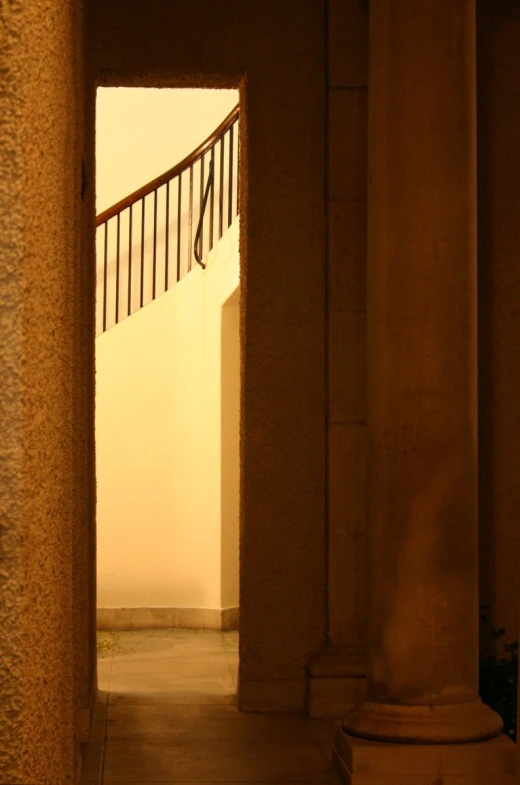 a very large arch in the middle of some stone pillars