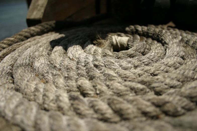 a close - up image of an old rope