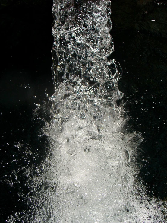 water coming out of the top of a fountain