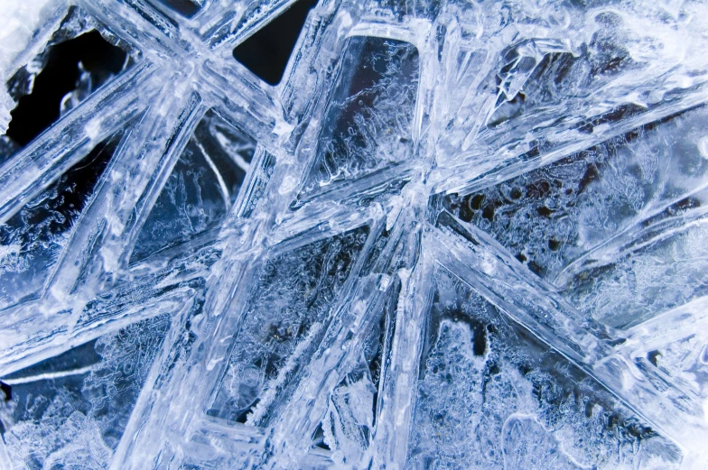 many ice shapes are depicted on the snow