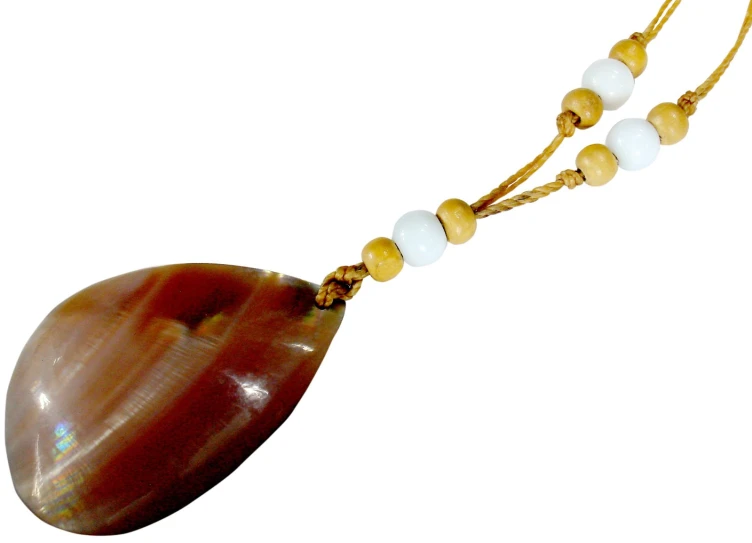 a long necklace with an agatet and beads hanging from it
