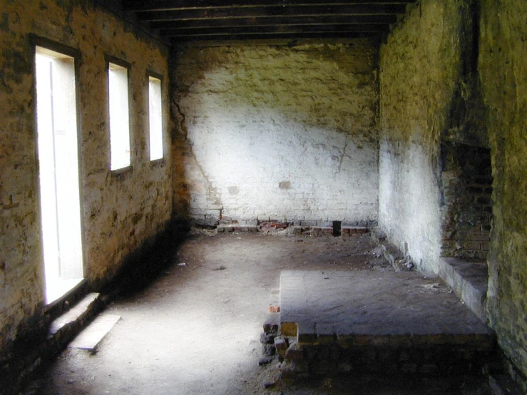 a very old looking building with some windows