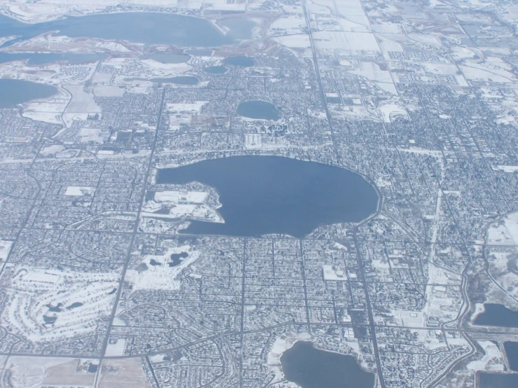 this is a aerial po of the town and lake