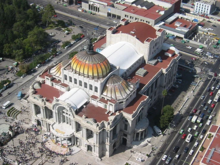 a bird's eye view of a building surrounded by traffic