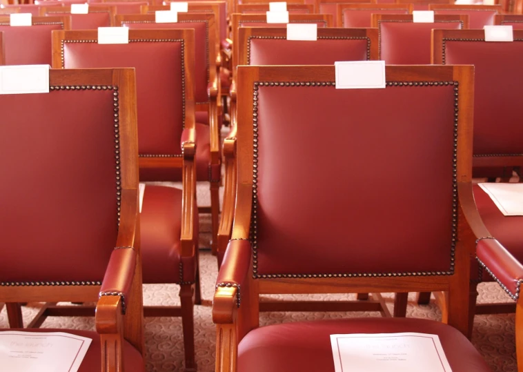 rows of wooden chairs sitting next to each other