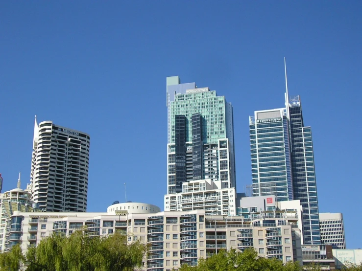 large buildings stand behind each other on a clear day