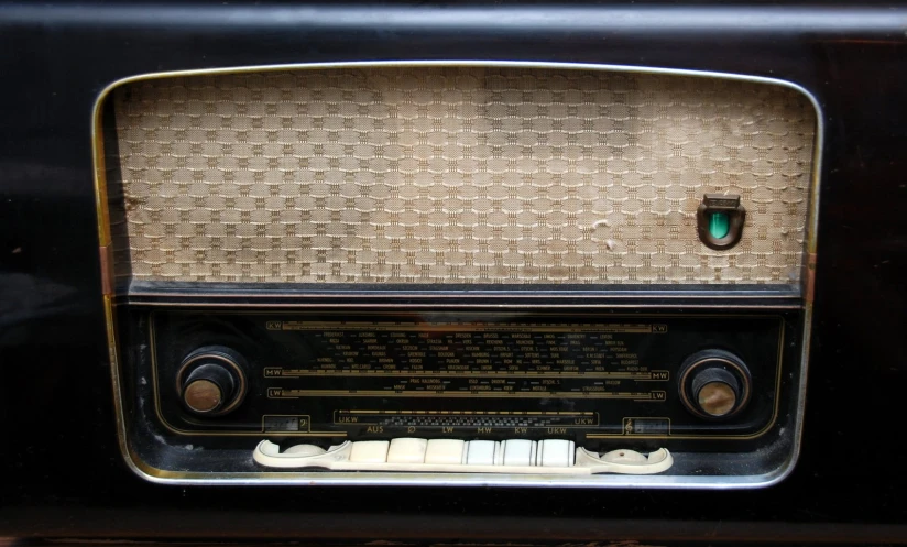 old fashioned radio with speakers sitting on a table