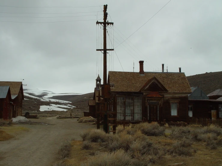 an old, abandoned house sits in the middle of nowhere