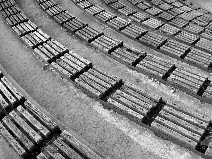 several rows of wood seats are lined up together