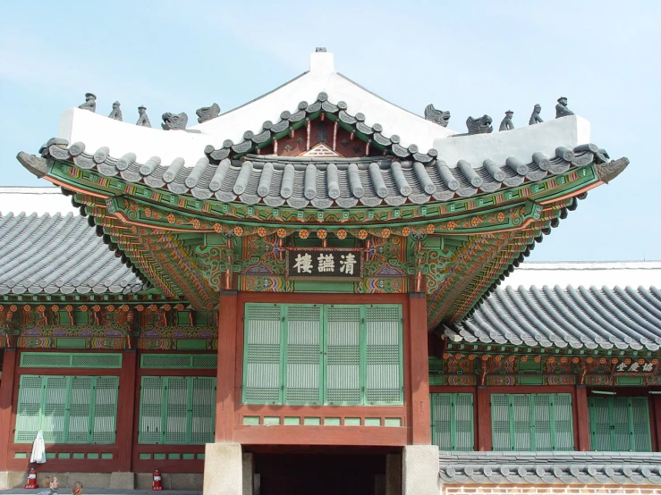 the chinese building has many small, decorative windows