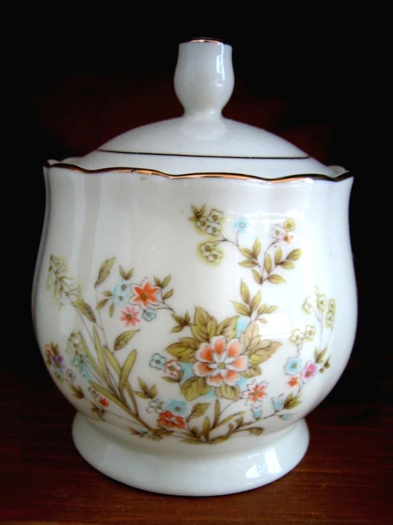 a soup bowl is decorated with many different flowers