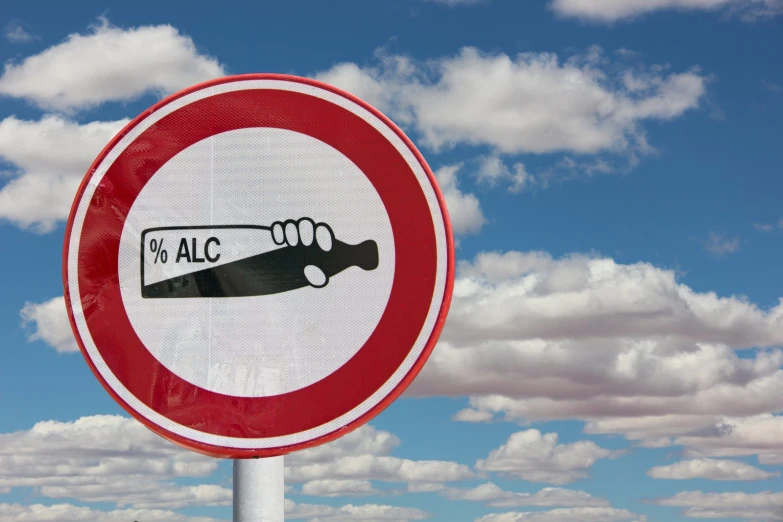 a round stop sign with a black key on the handle of the handle