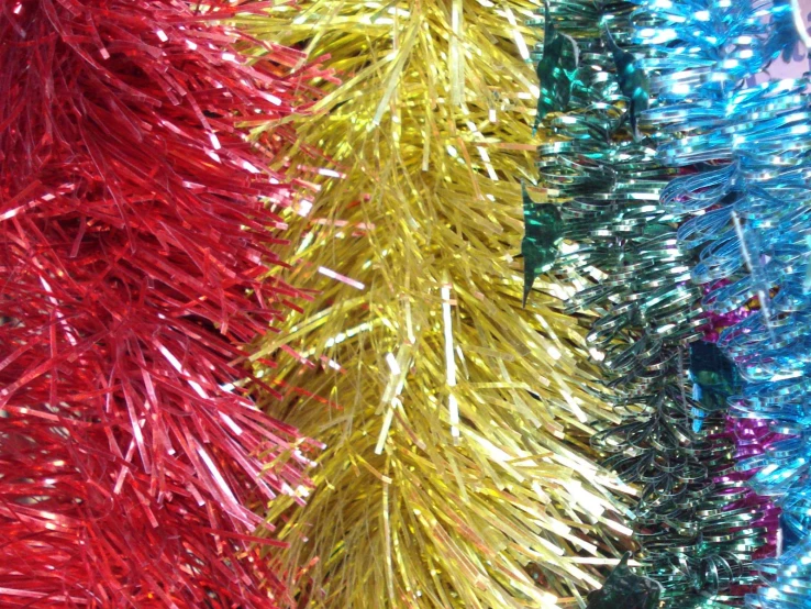 the colors of tinsel are arranged together in the same color