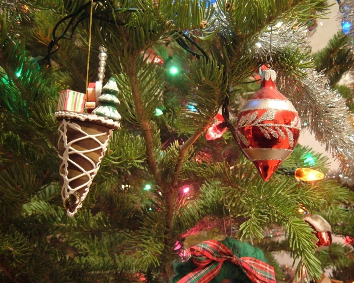 many christmas ornaments are hanging on the tree