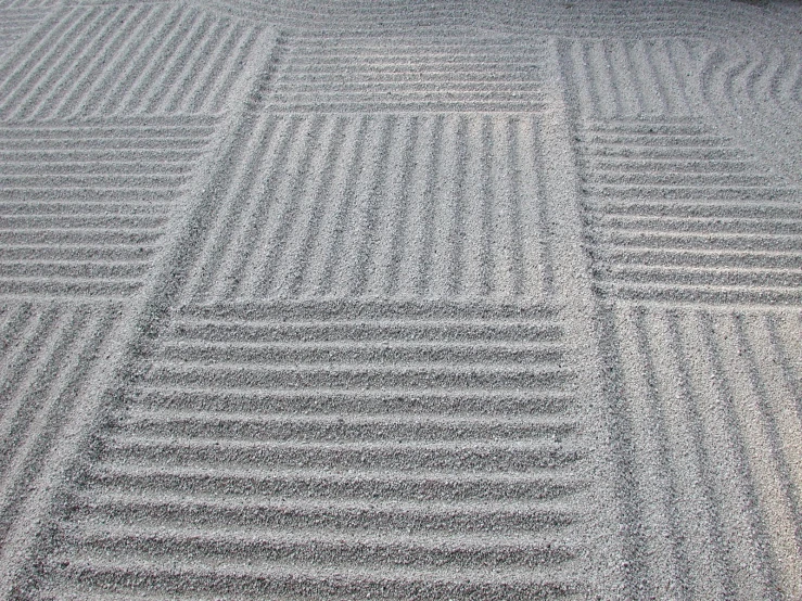 sand blowing up and down to a large pattern