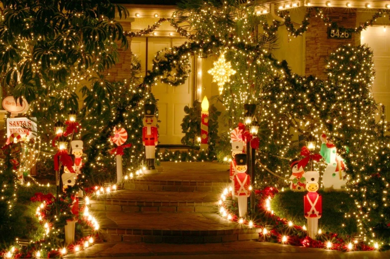 holiday decorations are being displayed on the front of a house