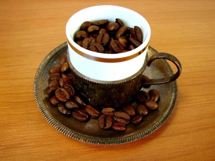 two cups of coffee are sitting on top of the table