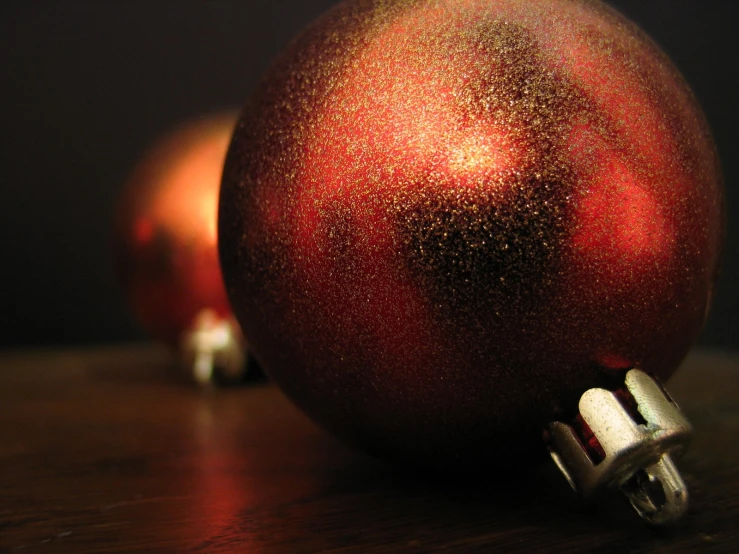 the three ornaments are sitting on top of the table