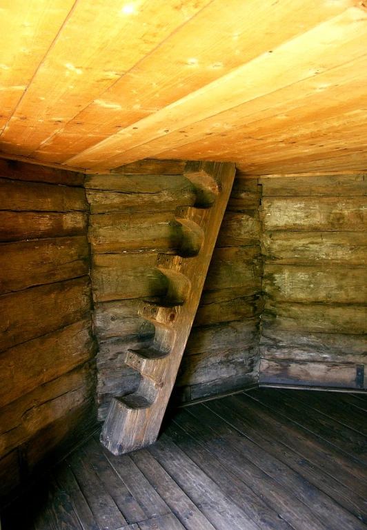 an old wooden floor and steps inside a log cabin