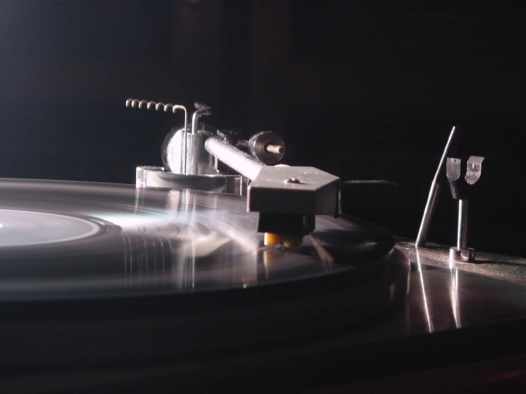 a record player is shown spinning around on it's turntable