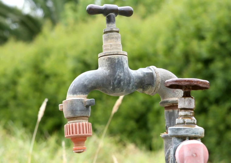 two taps with no water orzzles for drinking water