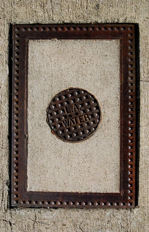 a round plaque on the side of a building