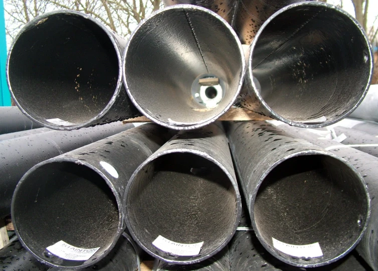 a large pile of pipe are sitting out