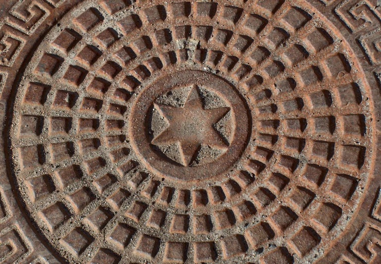 a star is in the middle of this large circular design