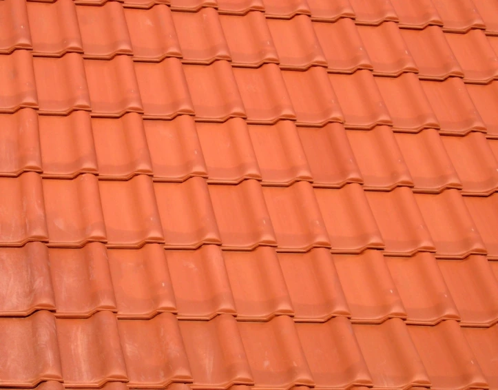 a closeup s of the roof in the daytime