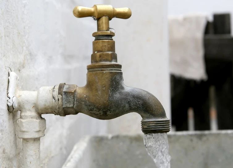 a faucet of water from the spigot outside