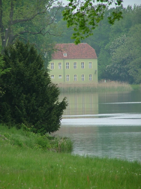 this is a po of a green house that appears to be near water