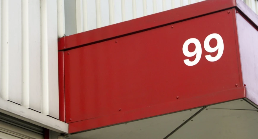 a red sign on the side of a building that says'999 '