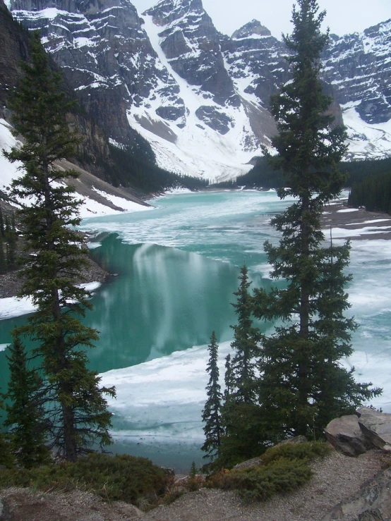 an area of frozen water and ice covered mountains