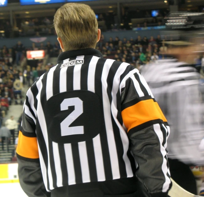 a hockey referee is watching a game