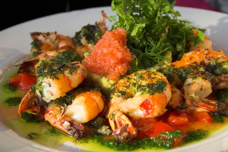 a plate of food with shrimp, broccoli and bread