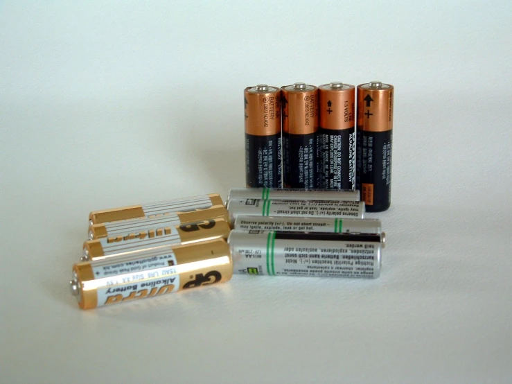 there are several batteries on the table together