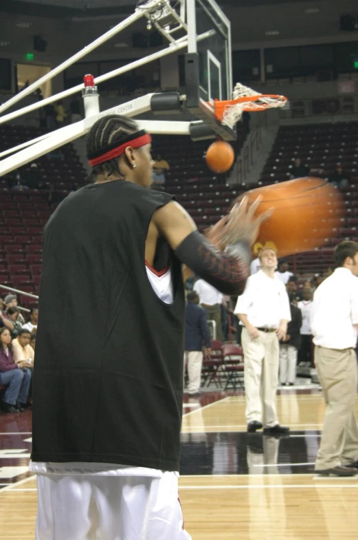 a man in a black shirt playing basketball on a court