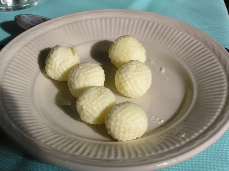 four bananas sitting in the middle of a plate