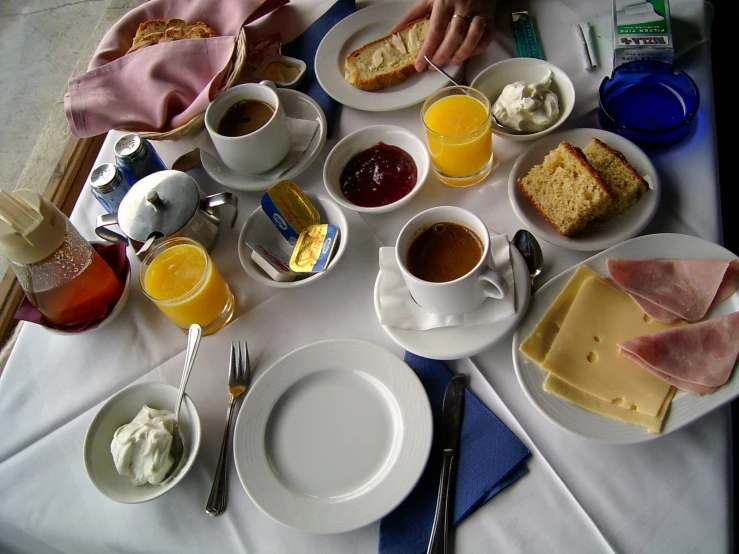 a table with many plates and cups on it