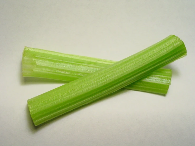 four pieces of celery are sitting in a pile on the table
